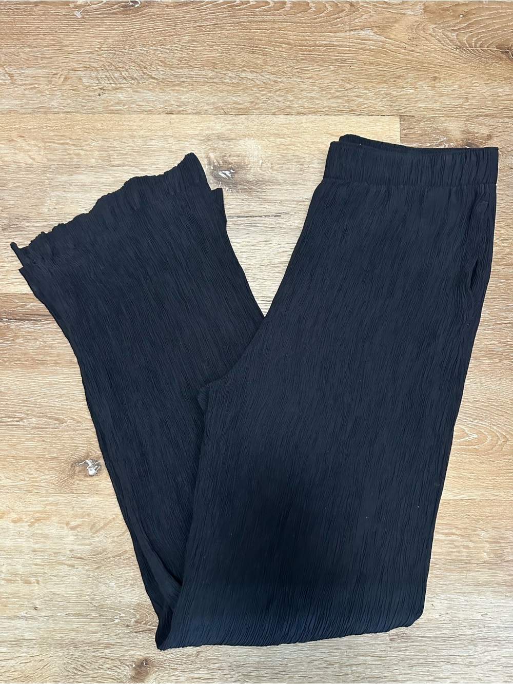 Abercrombie & Fitch Elevated Plisse Wide Leg Pant